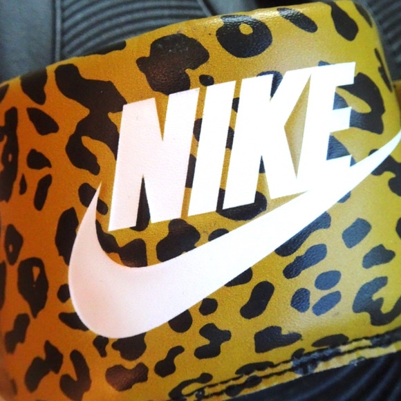 New w/ Tags Nike Victori One Brown & Black Cheetah Print Women's Slides Size 7 - Picture 4 of 6